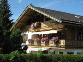 Гостиница Ferienhaus Alpenzauber  Крюн